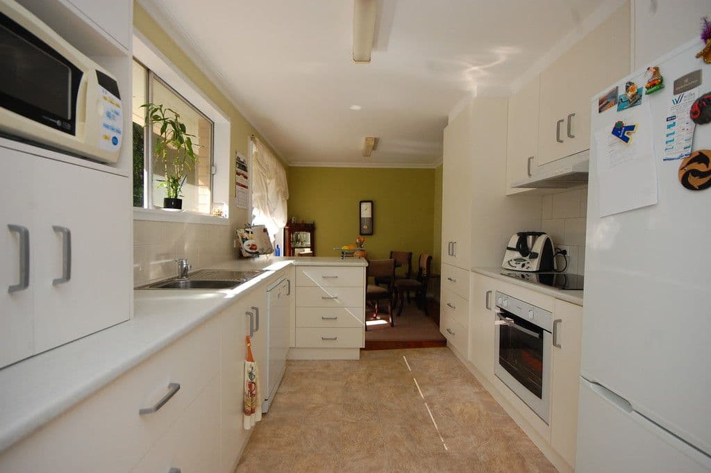 10 Murphy Crescent, Griffith - Thumbnail 2