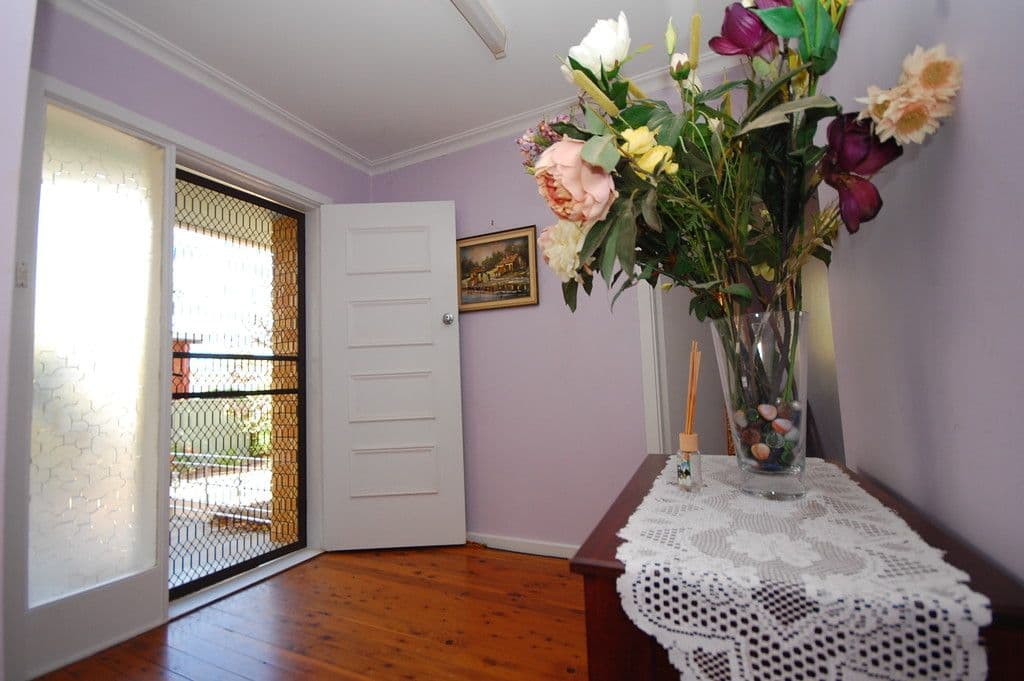 10 Murphy Crescent, Griffith - Thumbnail 3