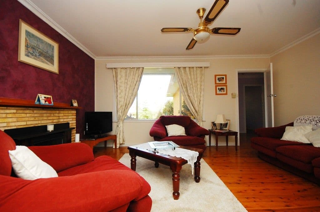 10 Murphy Crescent, Griffith - Thumbnail 4