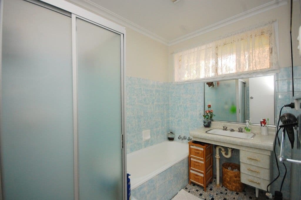 10 Murphy Crescent, Griffith - Thumbnail 7