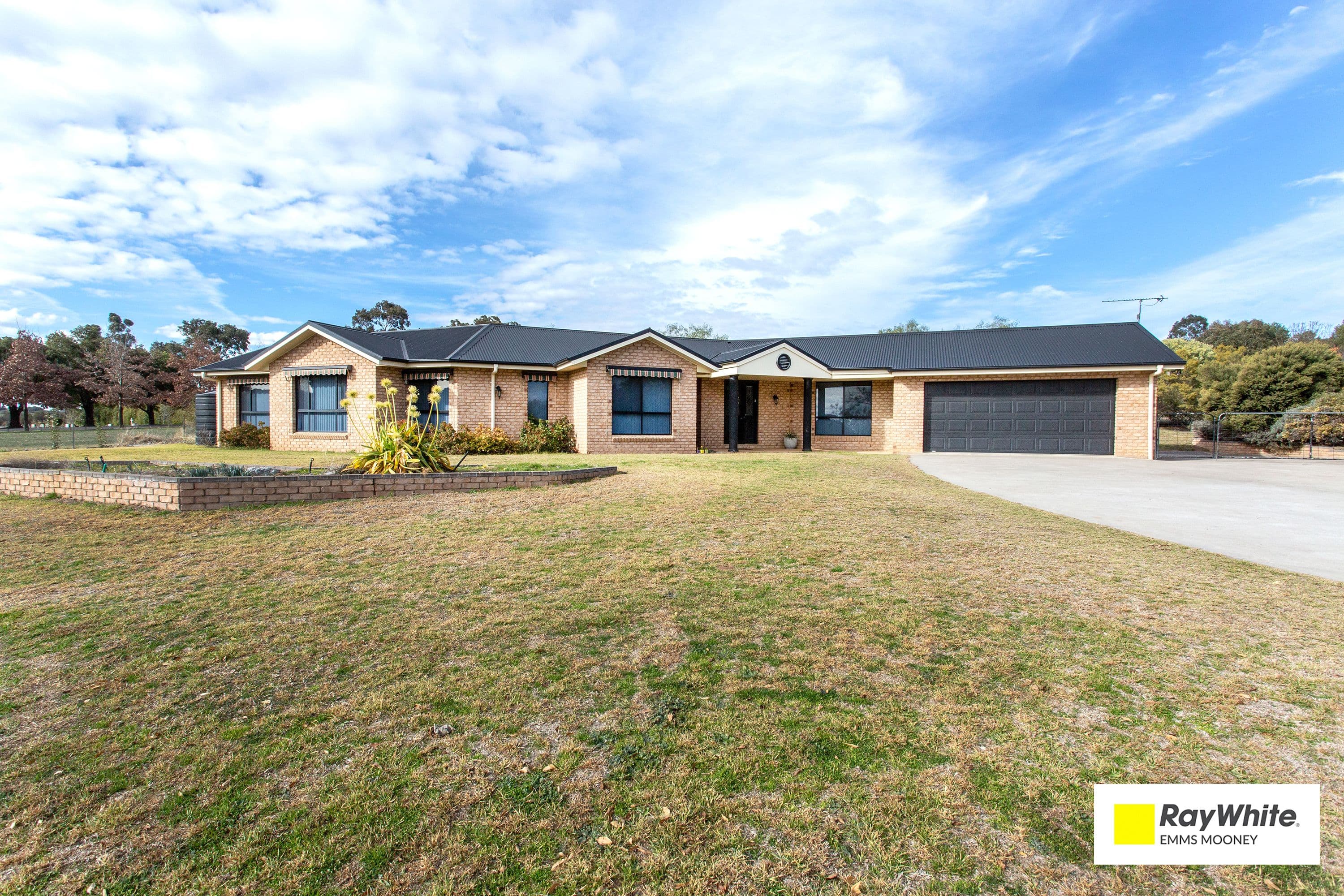 22 Shepherd Avenue, Cowra - Image 1