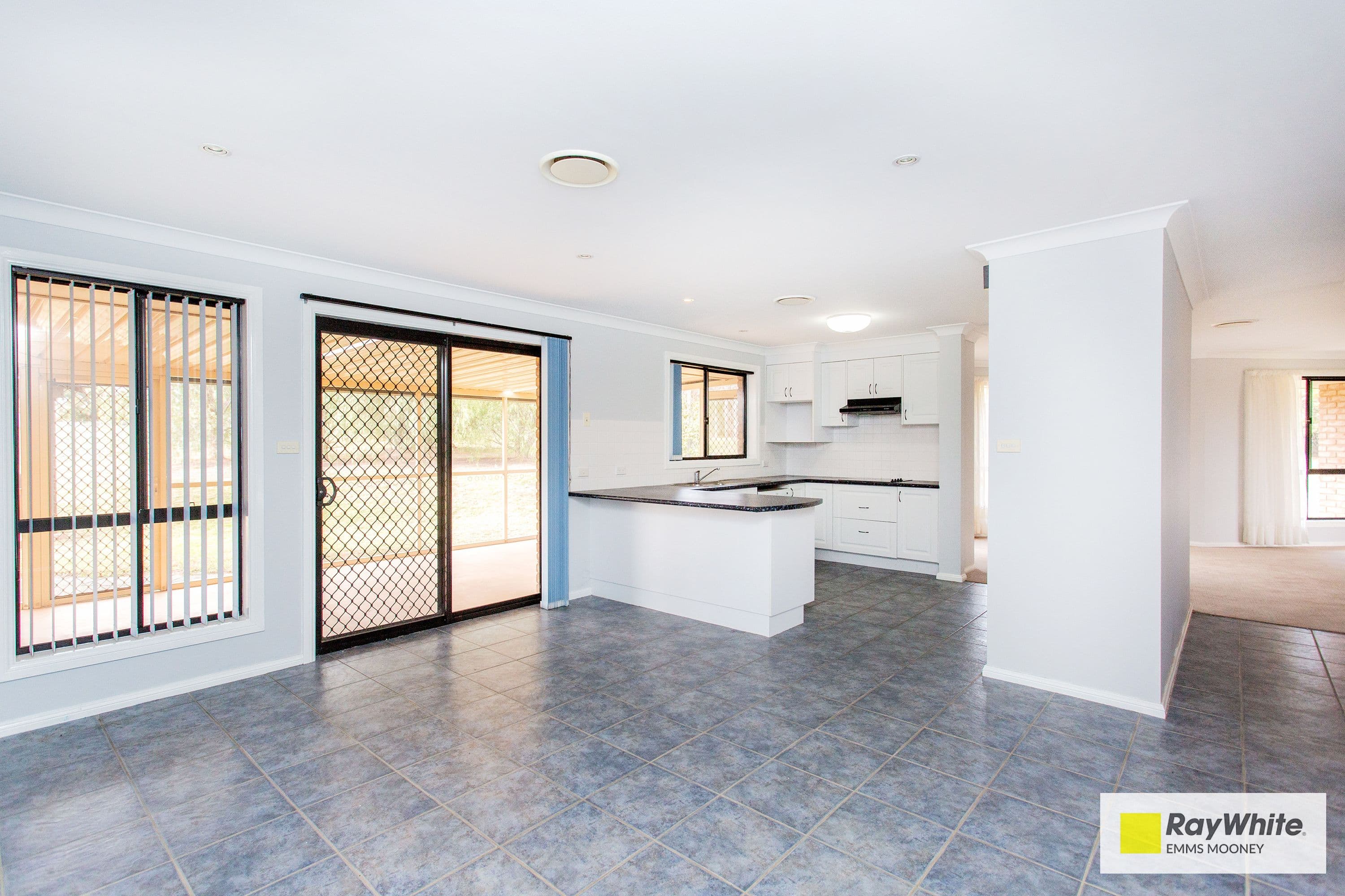 22 Shepherd Avenue, Cowra - Thumbnail 2