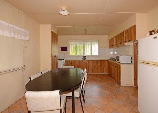 8 Esplanade, POINT VERNON QLD 4655, Point Vernon - Thumbnail 6