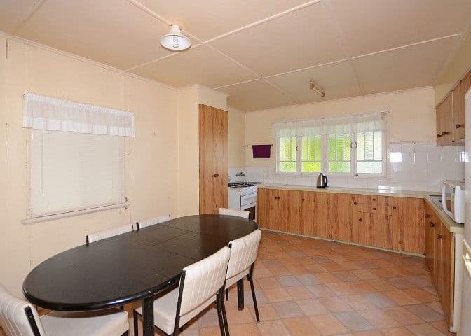 8 Esplanade, POINT VERNON QLD 4655, Point Vernon - Thumbnail 7