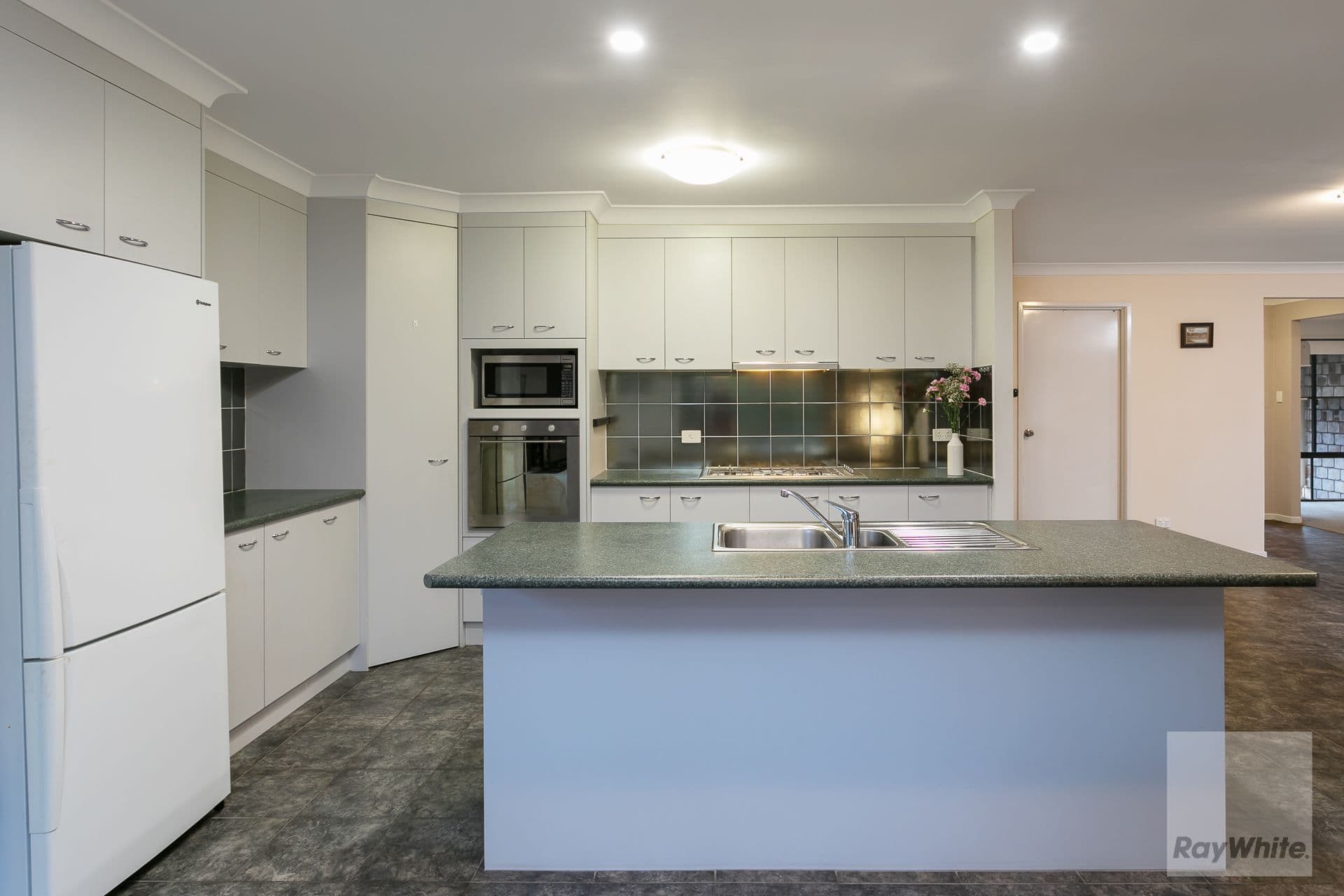18 Seabrae Drive, Redland Bay QLD 4165, Redland Bay - Thumbnail 2