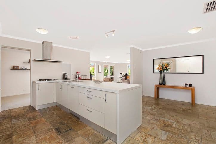 4 Lisbon Court, DONCASTER EAST VIC 3109, Doncaster East - Thumbnail 4
