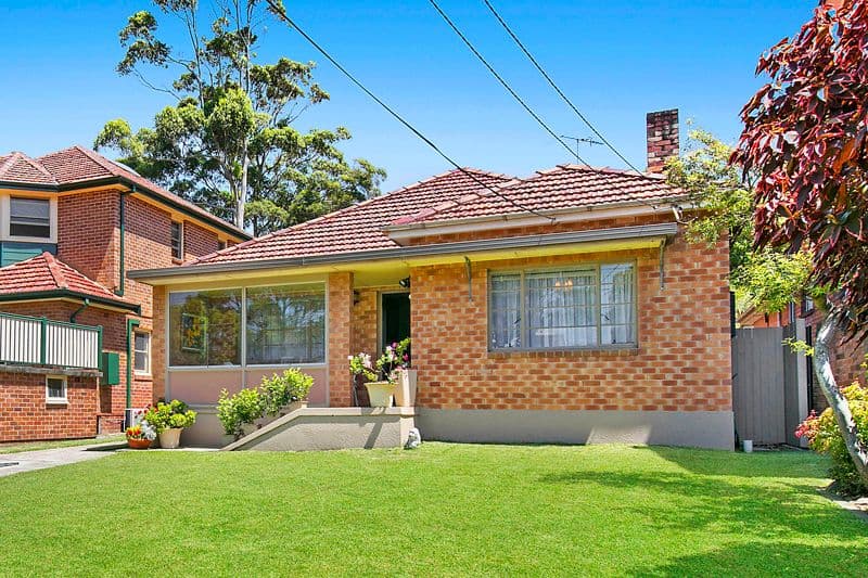 50 Brighton Street, Freshwater - Thumbnail 2