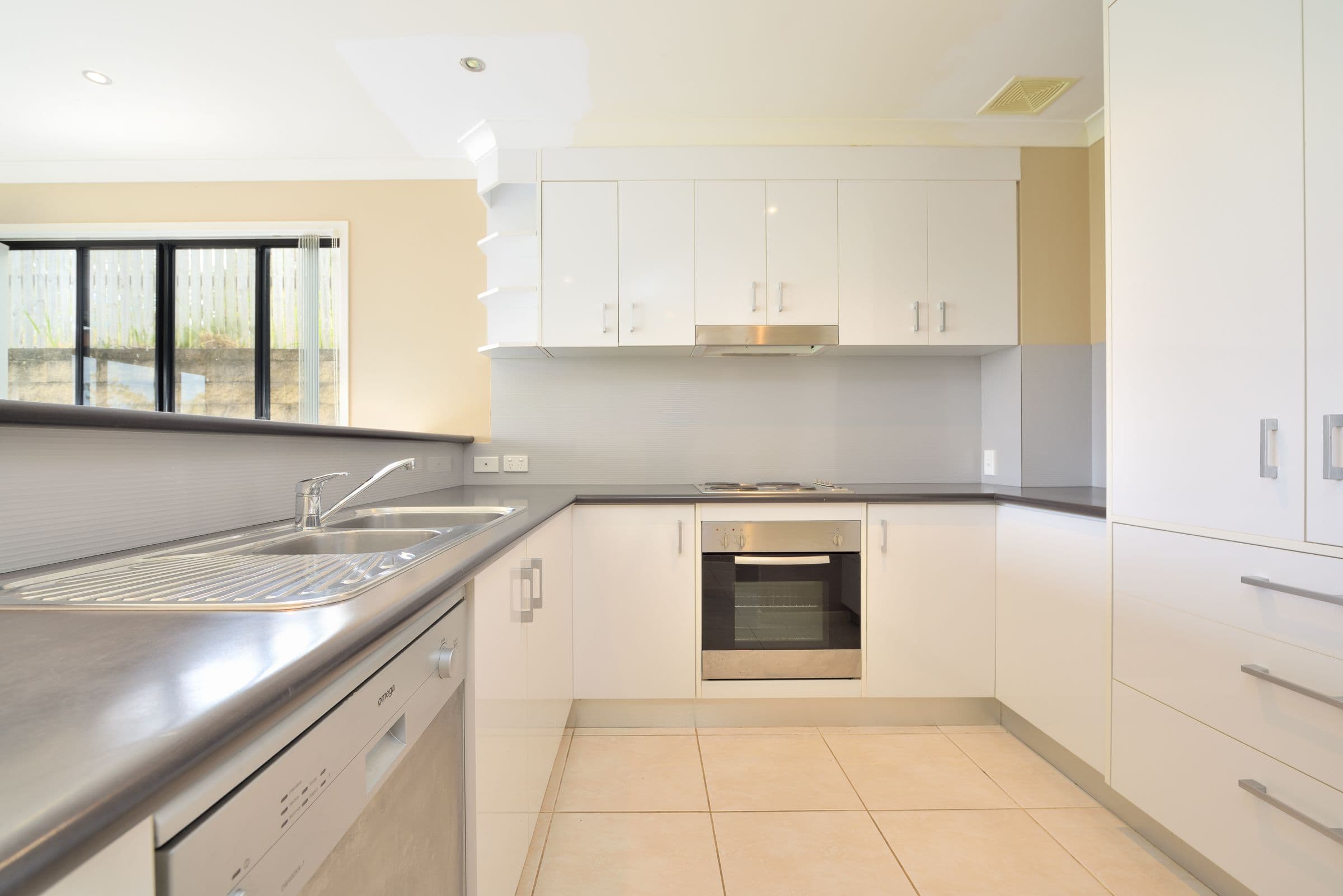 25 Roberts Street, South Gladstone QLD 4680, South Gladstone - Thumbnail 2