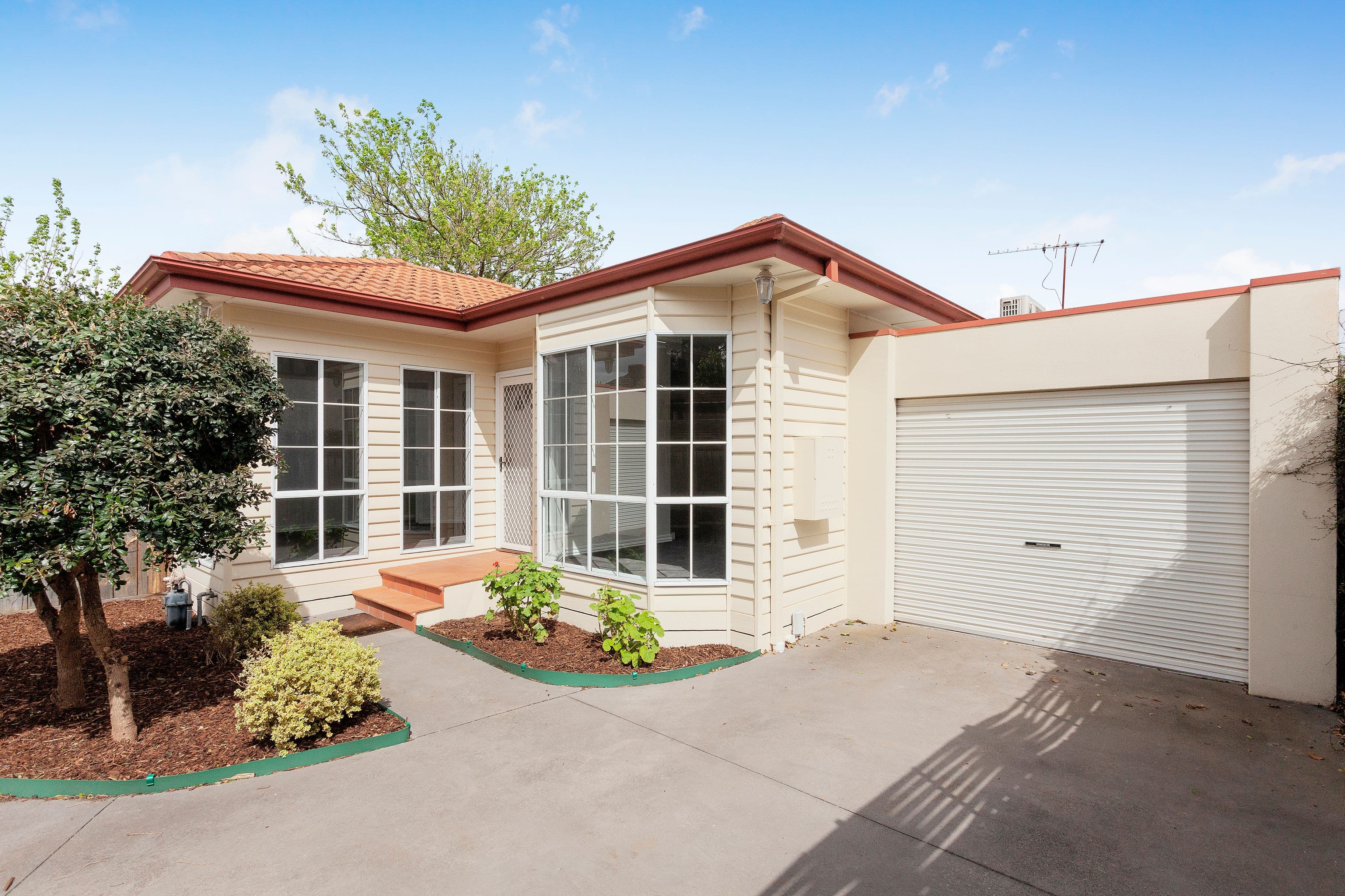 4 Eleebana Avenue, Hughesdale VIC 3166, Hughesdale - Image 1