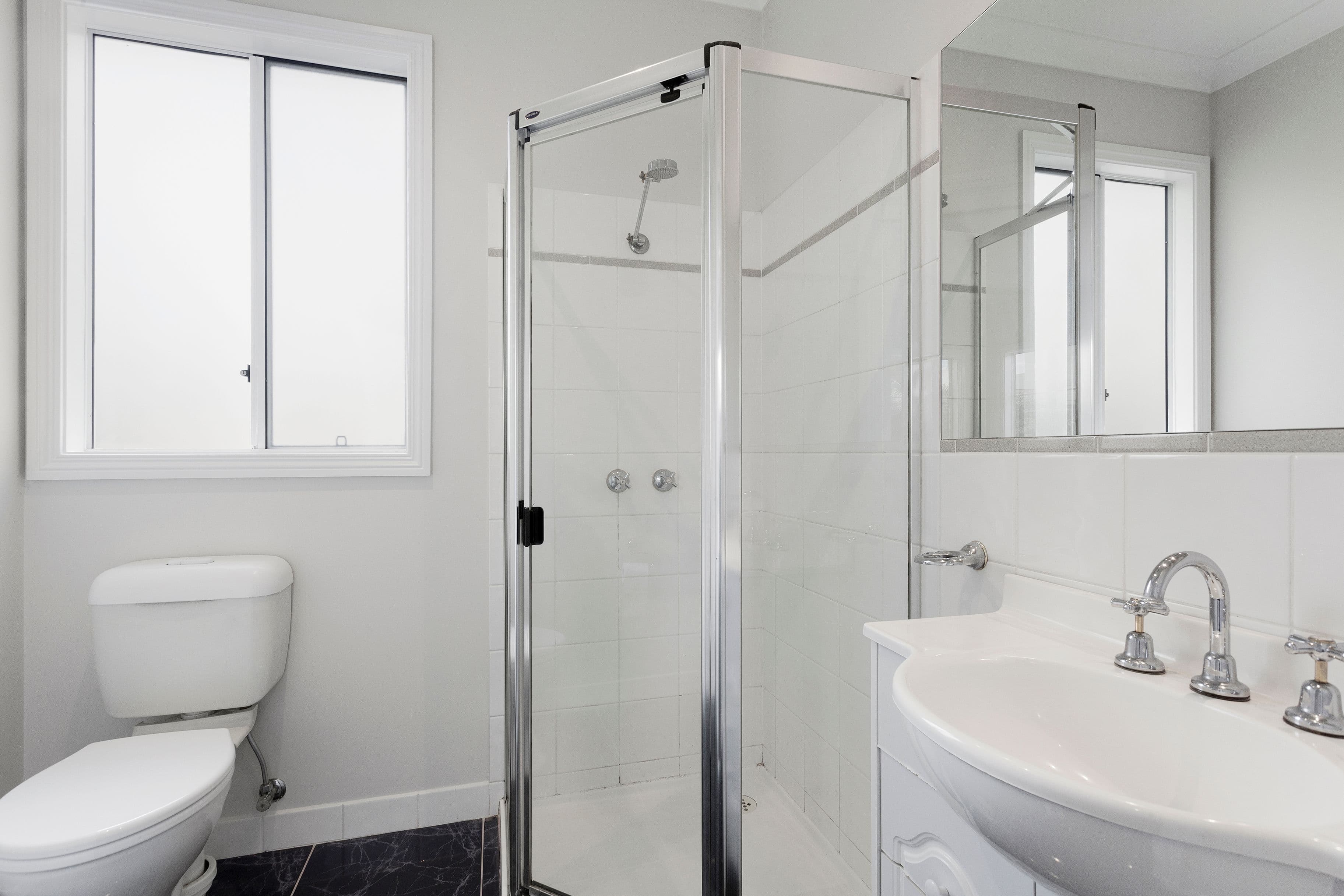 4 Eleebana Avenue, Hughesdale VIC 3166, Hughesdale - Thumbnail 7