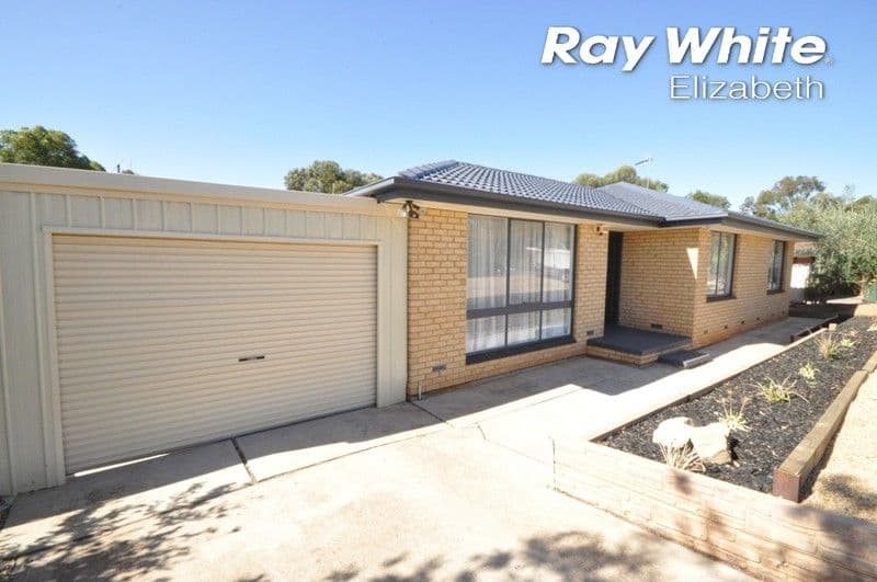 8 Gunnawarra Crescent, Craigmore SA 5114, Craigmore - Thumbnail 2