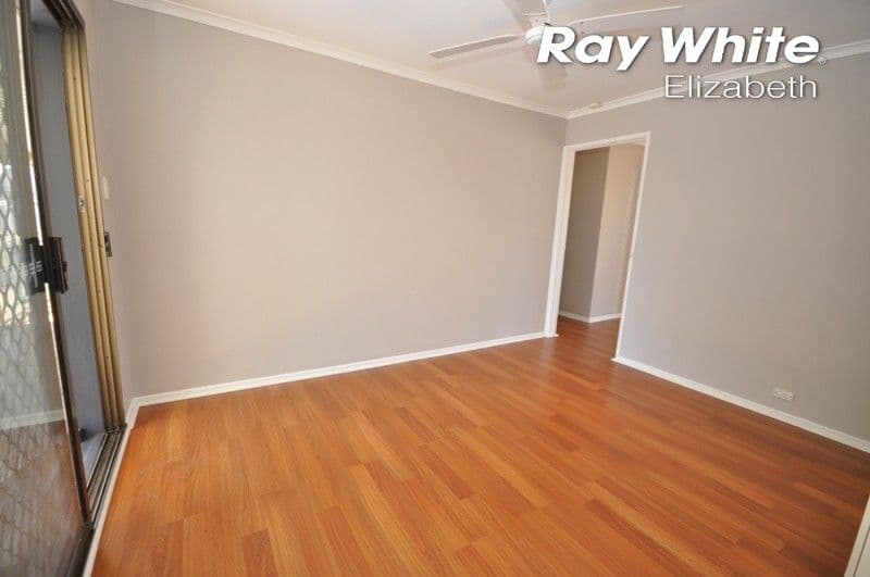 8 Gunnawarra Crescent, Craigmore SA 5114, Craigmore - Thumbnail 6