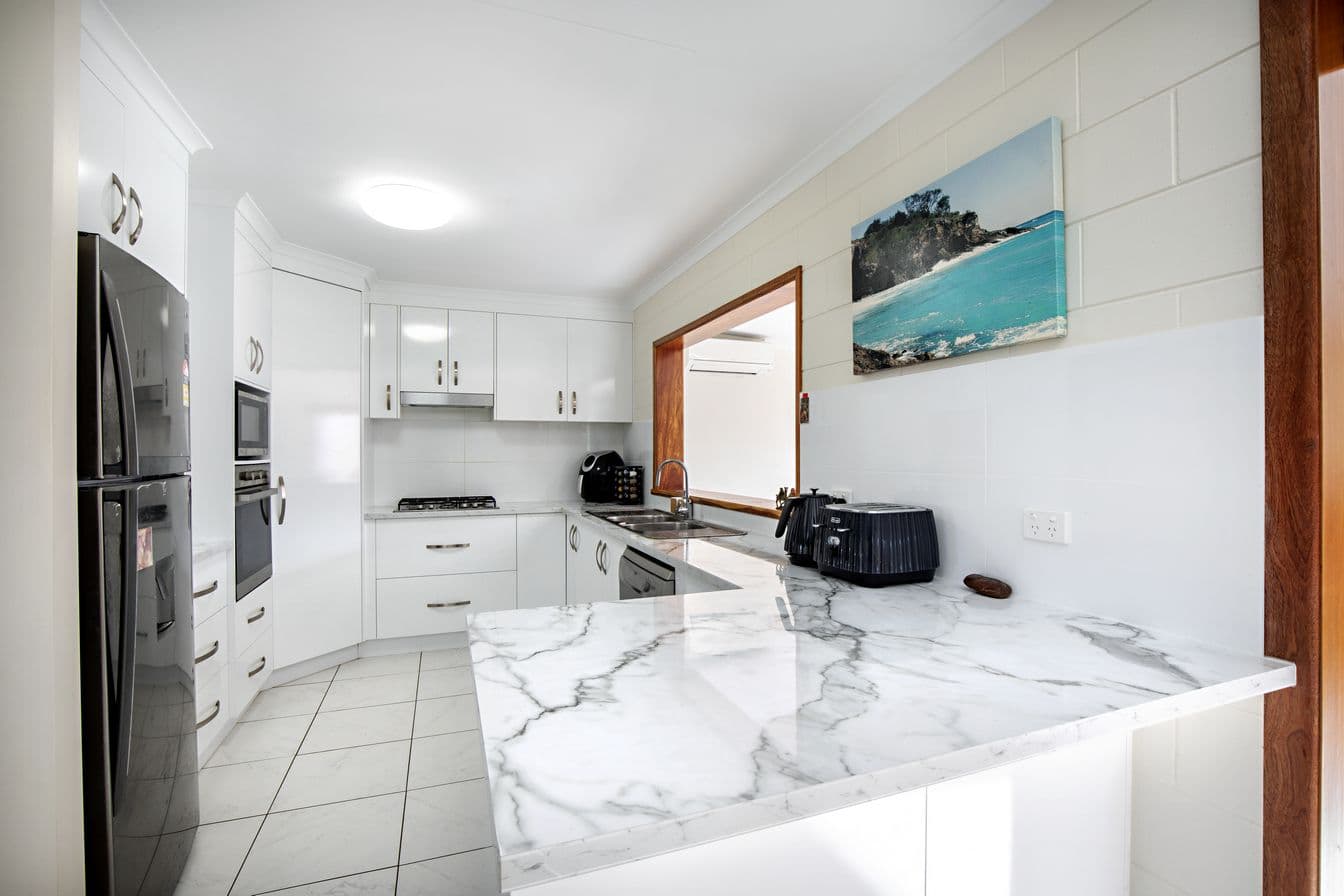 4 Hall Drive, Wilson Beach QLD 4800, Wilson Beach - Thumbnail 5