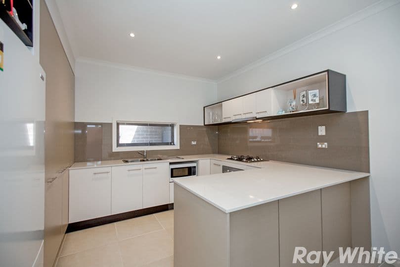 3 Runecrest Terrace, Epping VIC 3076, Epping - Thumbnail 2