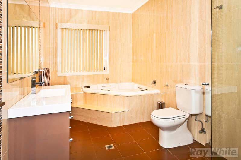 84 Prairievale Road, BOSSLEY PARK NSW 2176, Bossley Park - Thumbnail 4