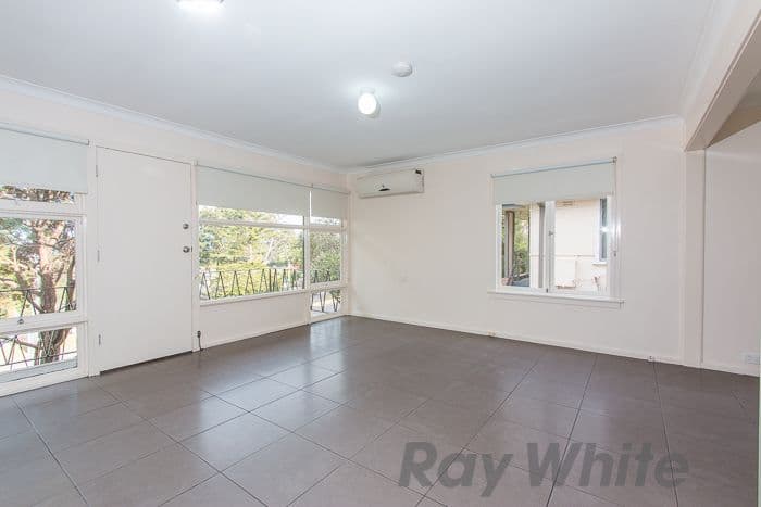 3 / 4 Howard St, Canterbury, Canterbury - Thumbnail 2