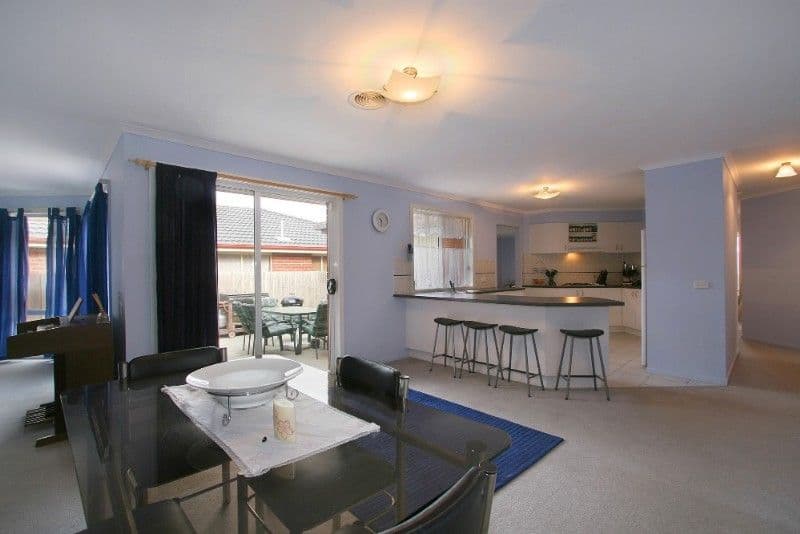 6 Hartsmere Drive, BERWICK VIC 3806, Berwick - Thumbnail 3