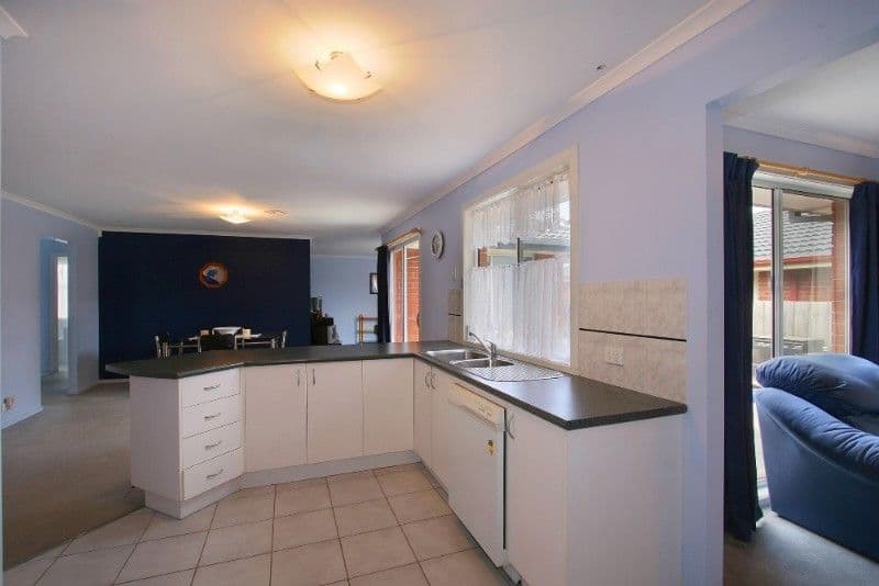6 Hartsmere Drive, BERWICK VIC 3806, Berwick - Thumbnail 6
