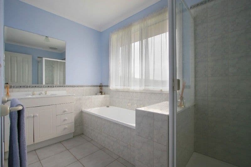 6 Hartsmere Drive, BERWICK VIC 3806, Berwick - Thumbnail 8