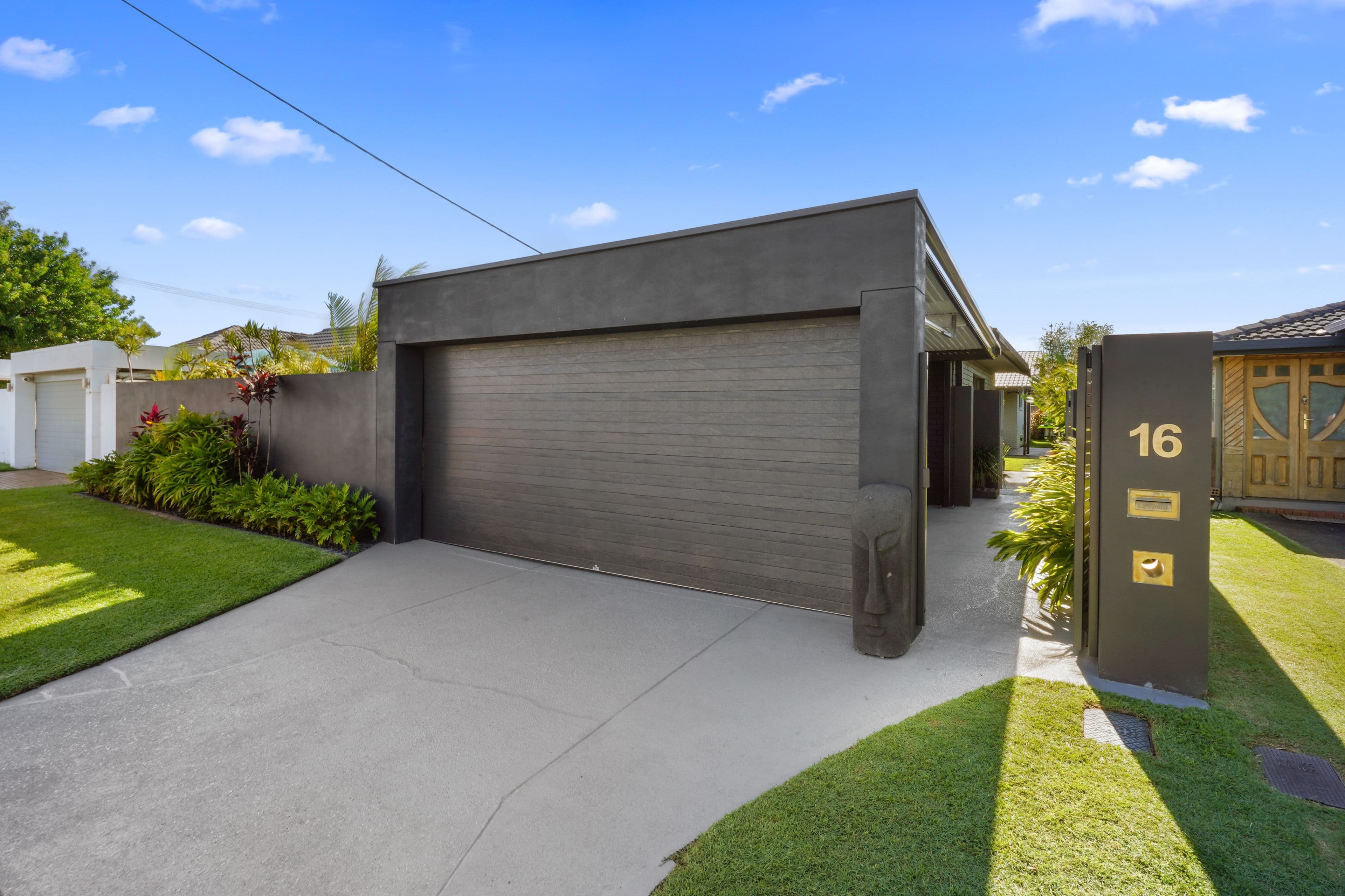 16 Tiwi Street, Sorrento QLD 4217, Sorrento - Thumbnail 2