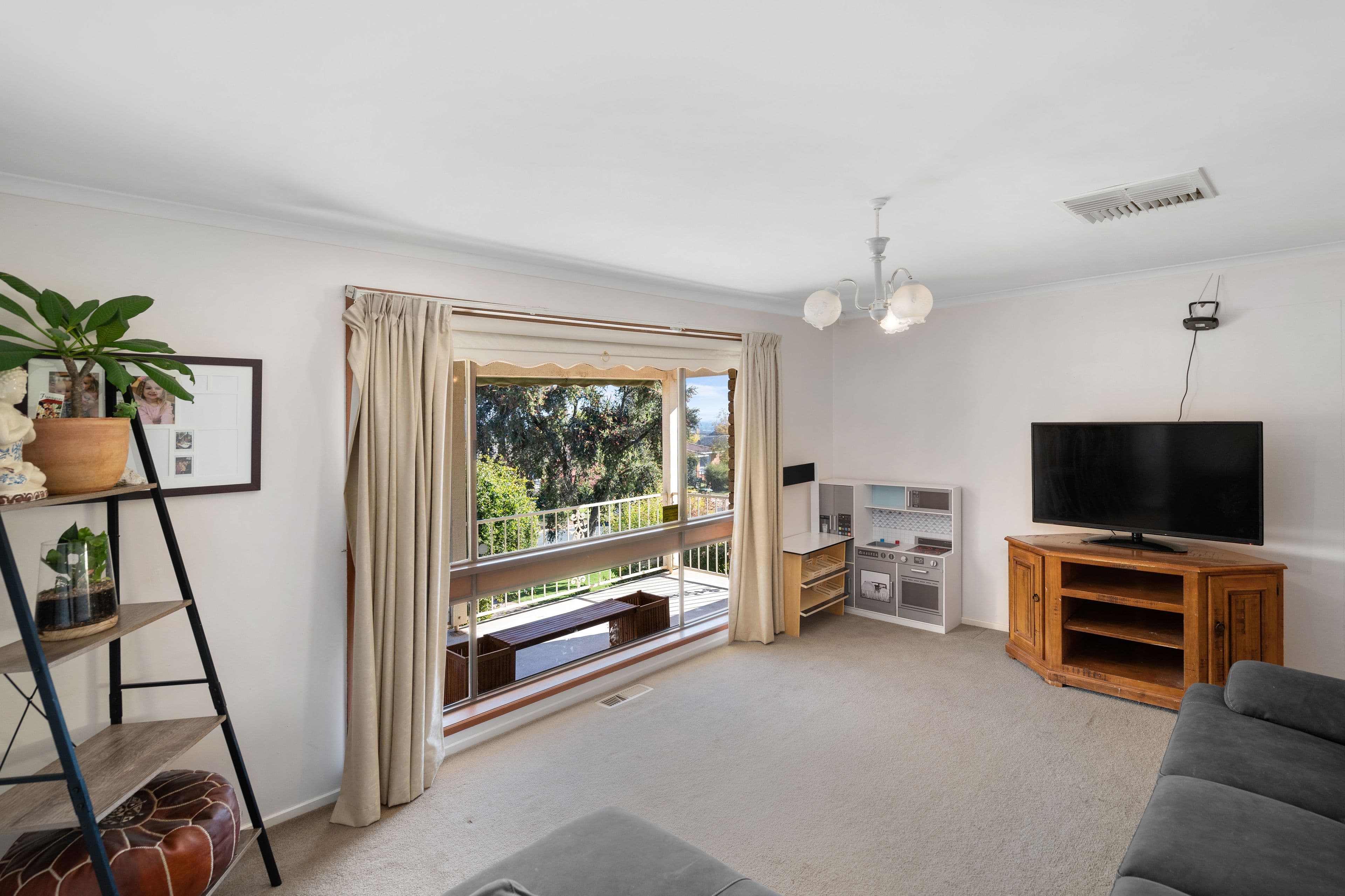 3 Mimosa Drive, Mount Austin NSW 2650, Mount Austin - Thumbnail 2
