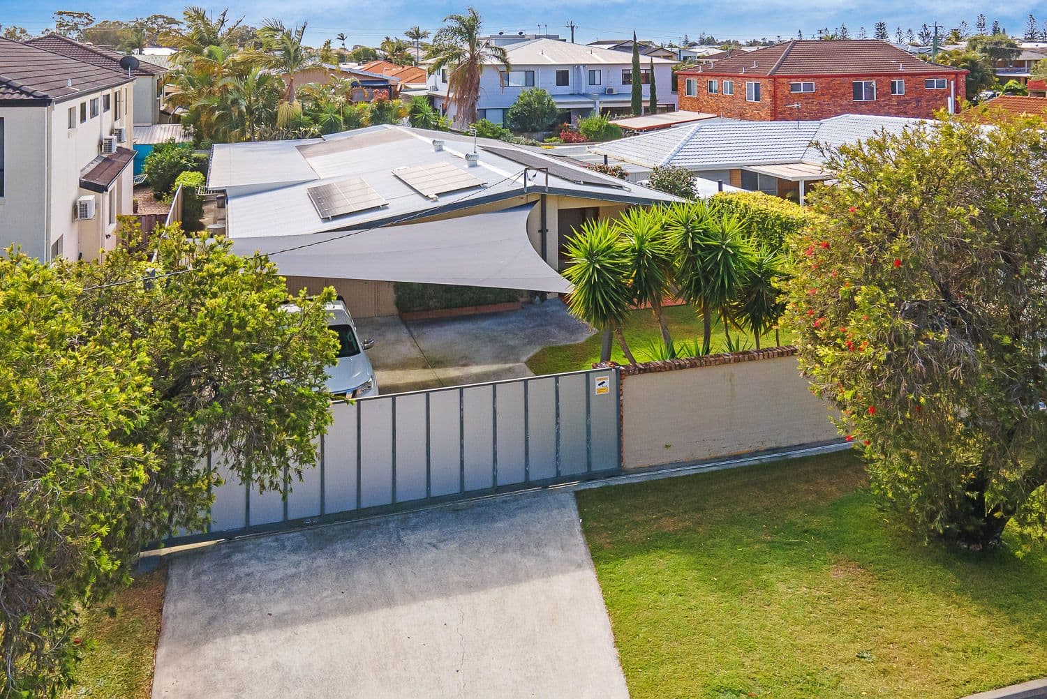 25 Victor Avenue, Paradise Point QLD 4216, Paradise Point - Thumbnail 3