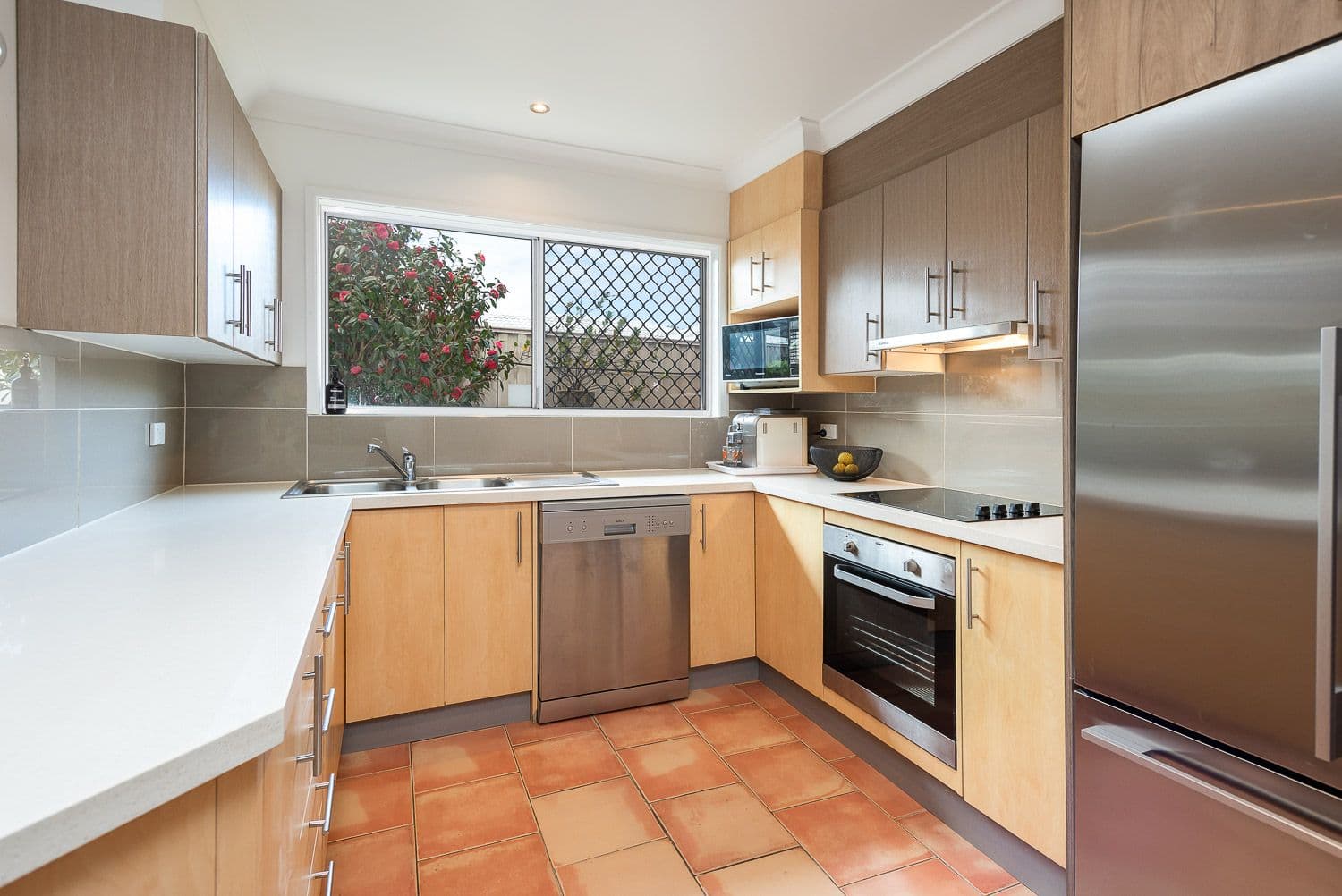 25 Victor Avenue, Paradise Point QLD 4216, Paradise Point - Thumbnail 4