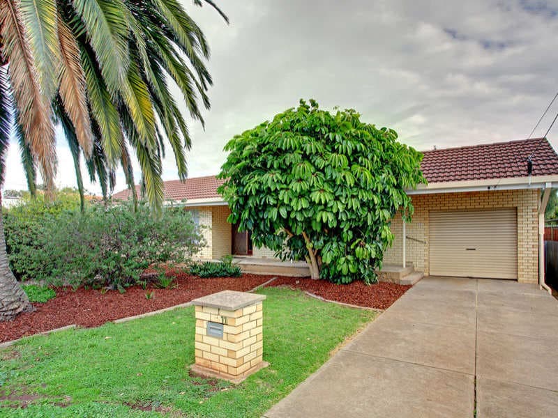 11 Haseldene Drive, Christie Downs - Thumbnail 2