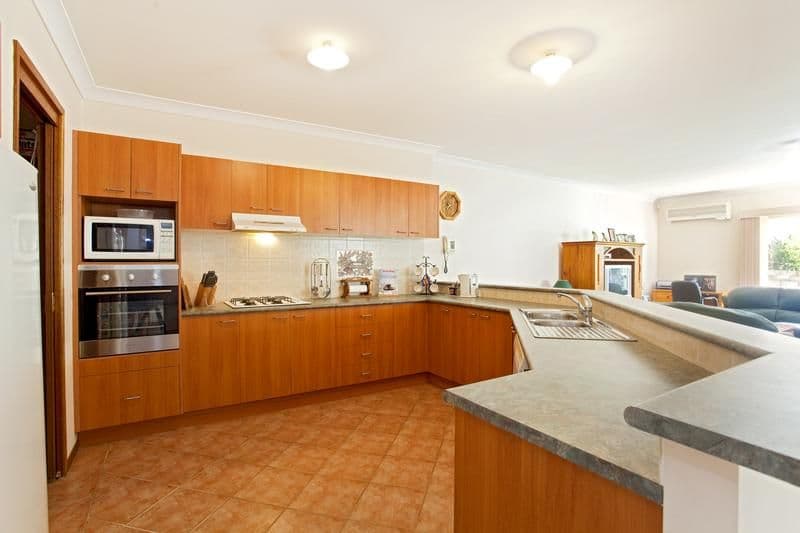 2 Wallis Crescent, CECIL HILLS NSW 2171, Cecil Hills - Thumbnail 2