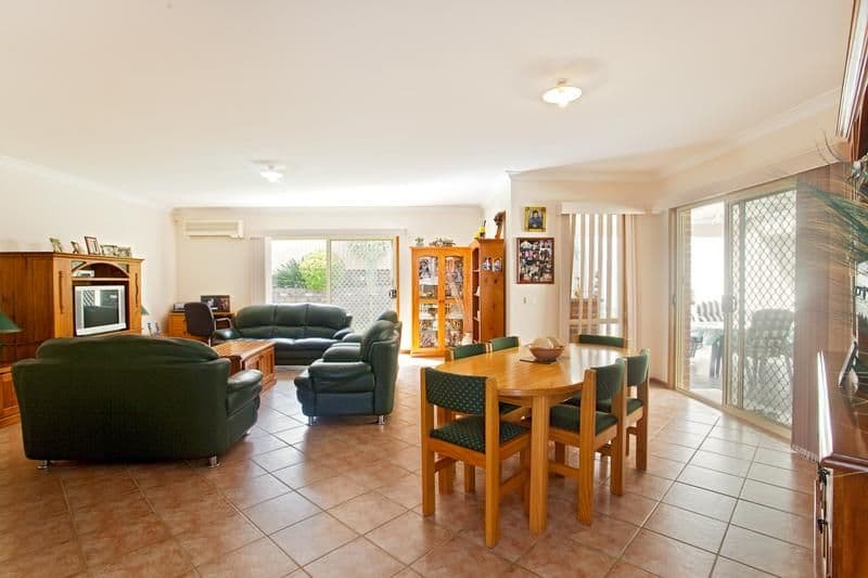 2 Wallis Crescent, CECIL HILLS NSW 2171, Cecil Hills - Thumbnail 4