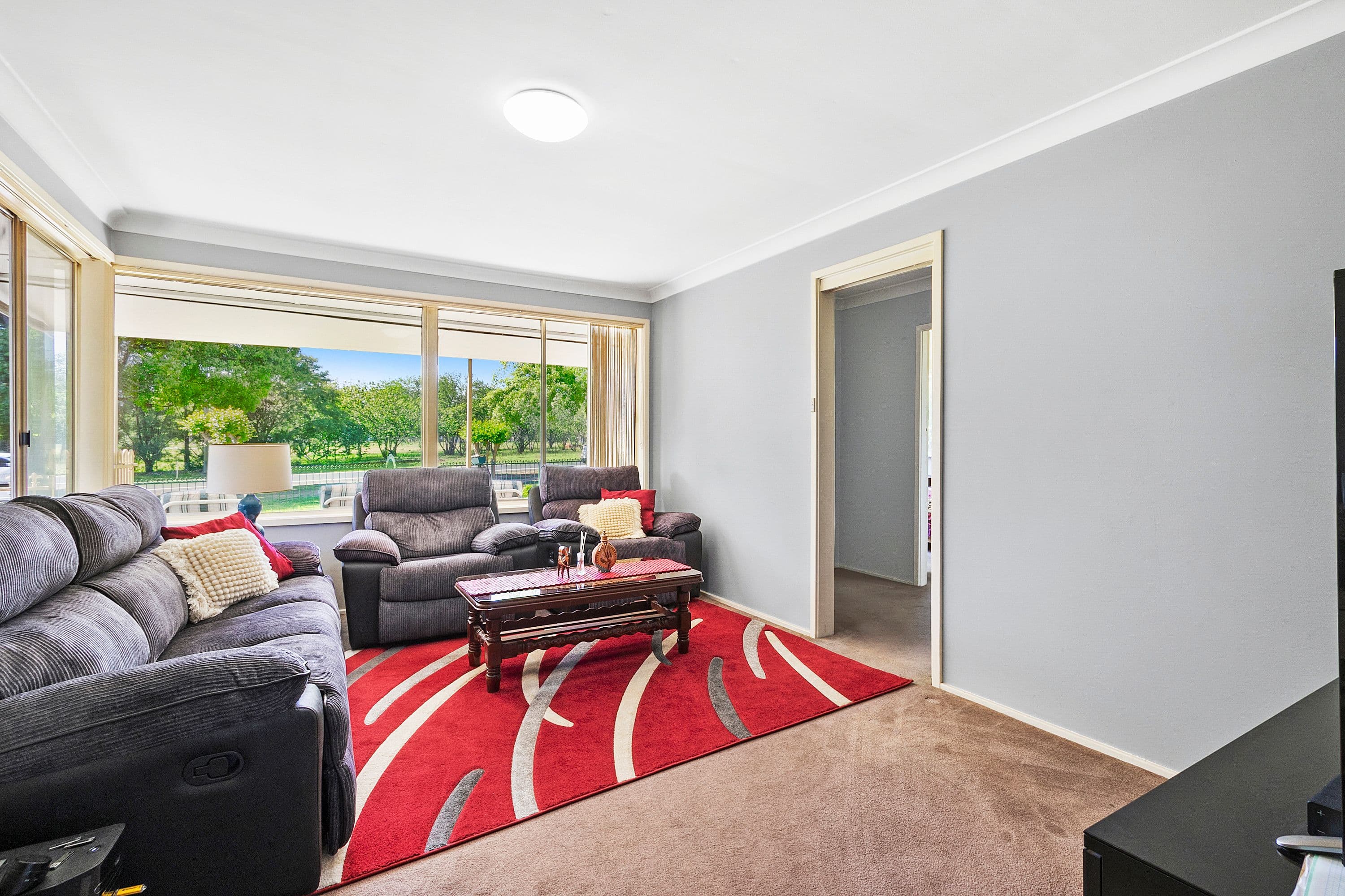 98 Londonderry Road, Hobartville - Thumbnail 2