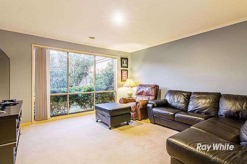 12 Peveril Crescent, Cranbourne North VIC 3977, Cranbourne North - Thumbnail 3