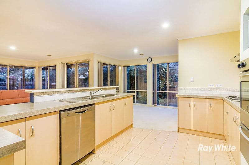 12 Peveril Crescent, Cranbourne North VIC 3977, Cranbourne North - Thumbnail 5