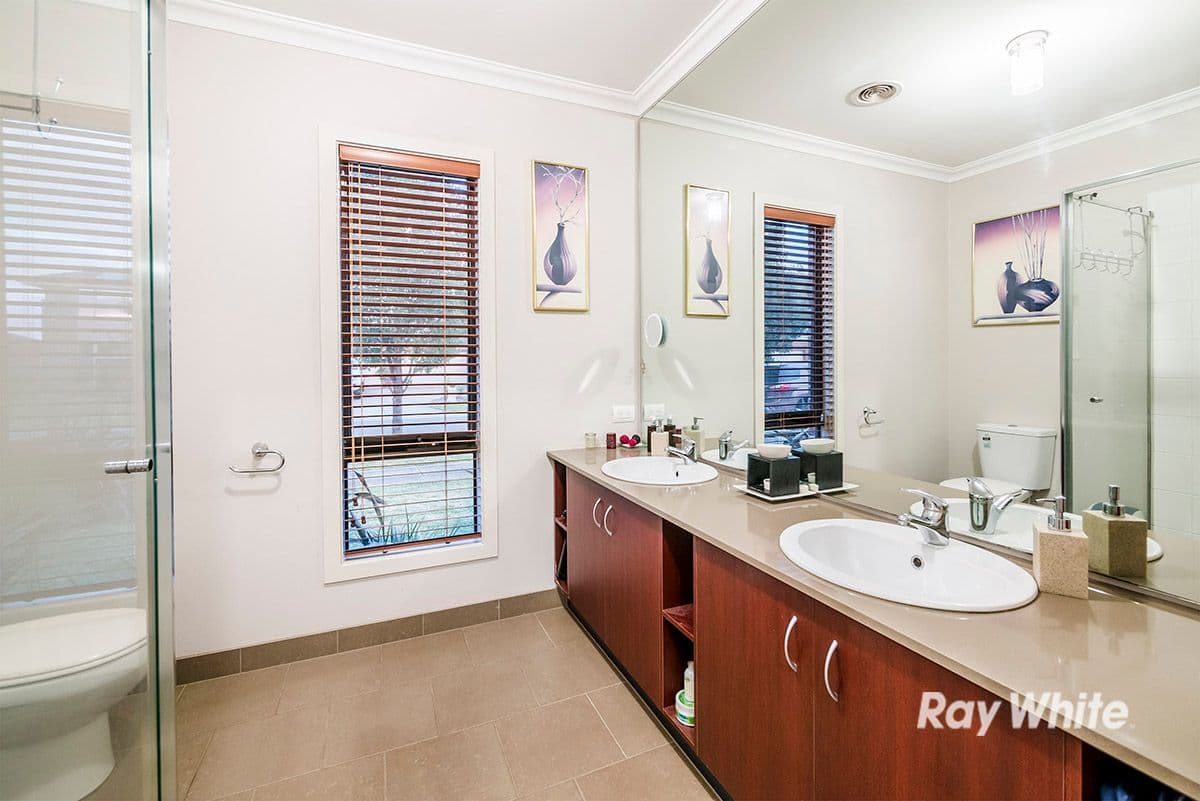 11 Dan Morgan Drive, Cranbourne East VIC 3977, Cranbourne East - Thumbnail 3