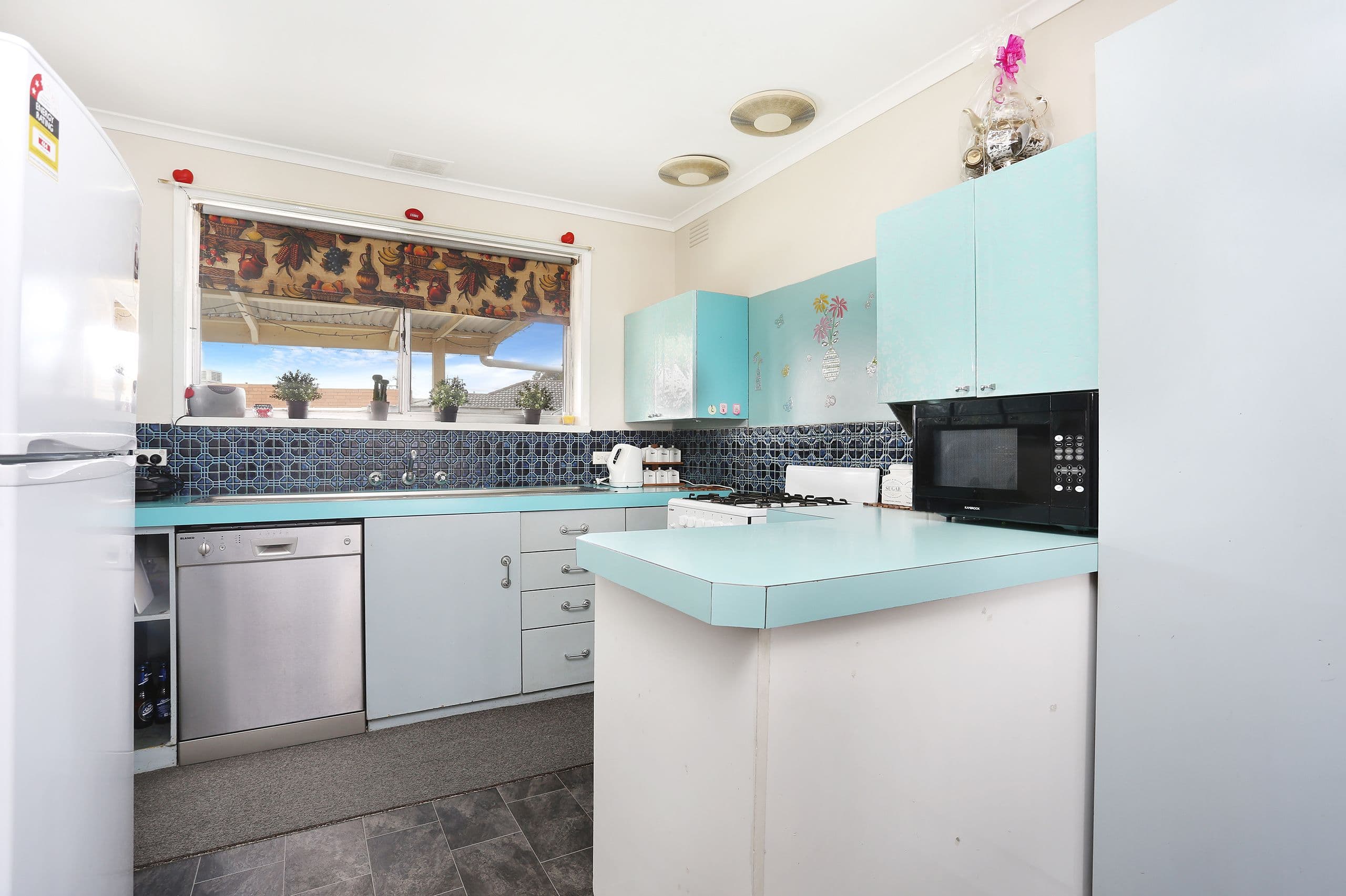 6 Coral Court, Lalor VIC 3075, Lalor - Thumbnail 2