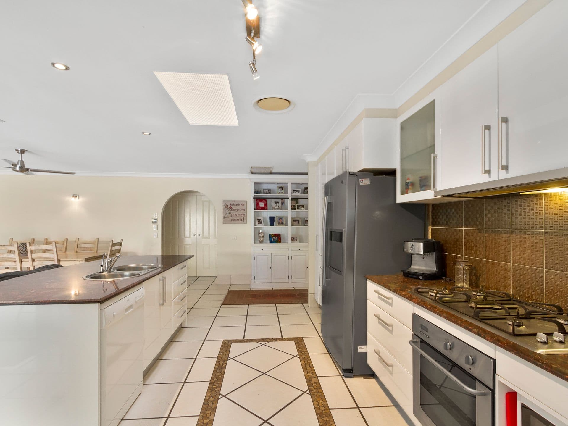 11 Erave Avenue, Runaway Bay QLD 4216, Runaway Bay - Thumbnail 5