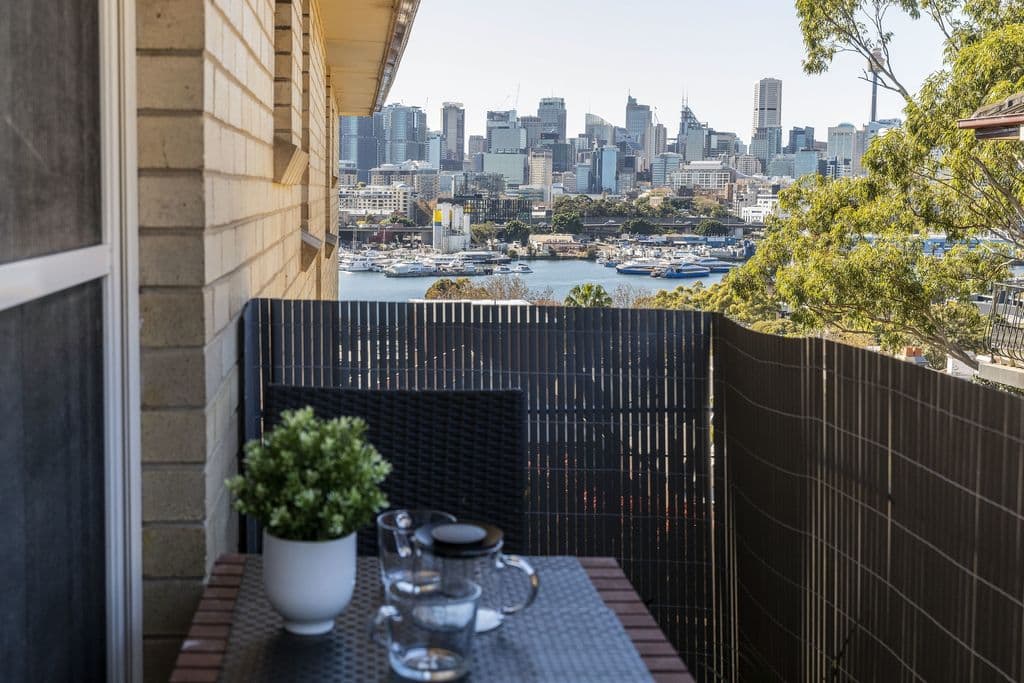 16/14 Avona Avenue, Glebe - Image 1