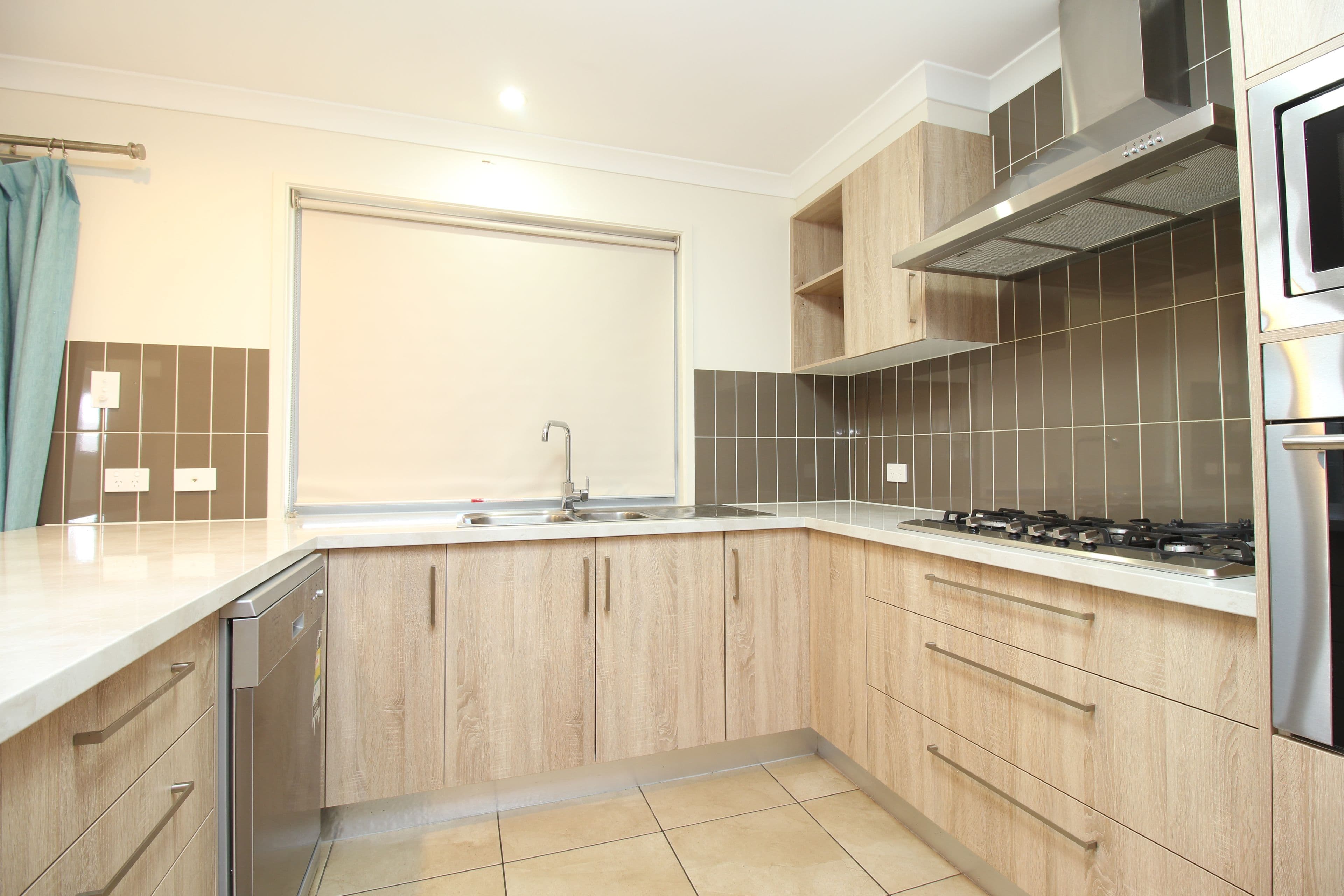 180 Opal Street, Emerald QLD 4720, Emerald - Thumbnail 3