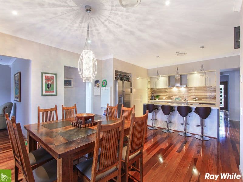 13 Sandy Bay Avenue, Haywards Bay - Thumbnail 2