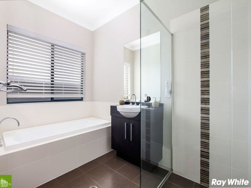 13 Sandy Bay Avenue, Haywards Bay - Thumbnail 7