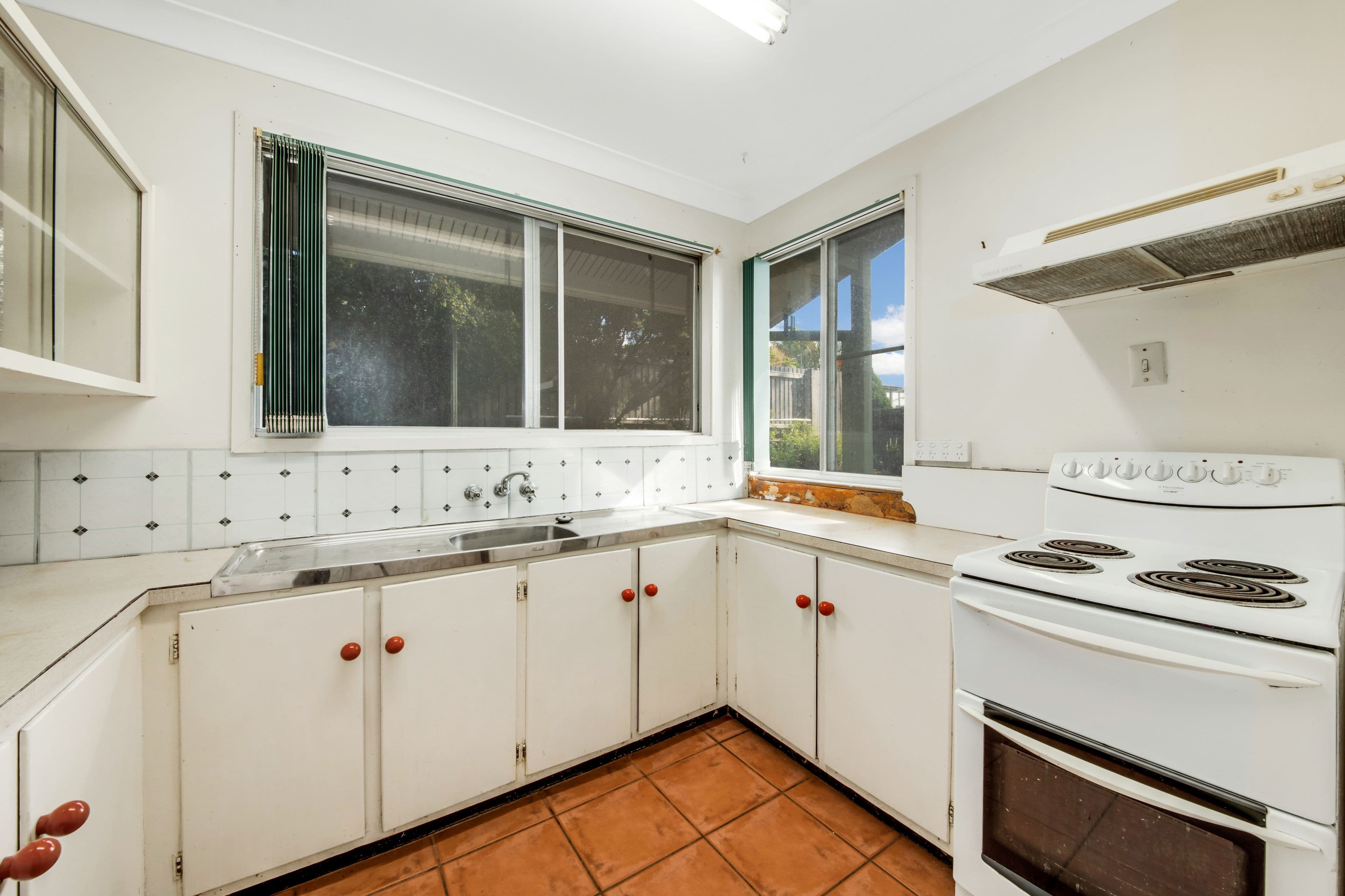 3 Barreenong Street, Glen Eden QLD 4680, Glen Eden - Thumbnail 2