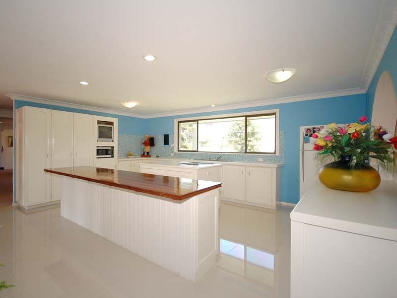 237 Simpsons Road, ELANORA QLD 4221, Elanora - Thumbnail 2