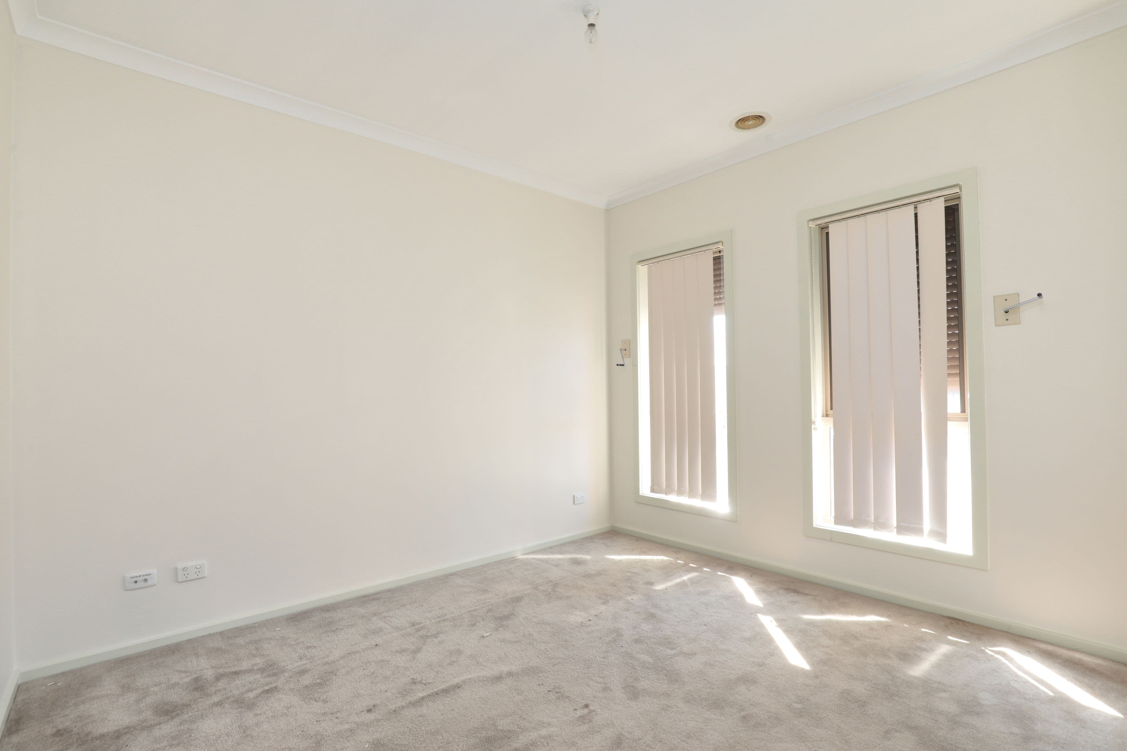 15 Swinburne Court, Truganina VIC 3029, Truganina - Thumbnail 2