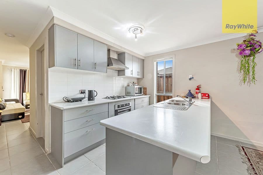 10 Ferdinand Place, Melton West VIC 3337, Melton West - Thumbnail 5