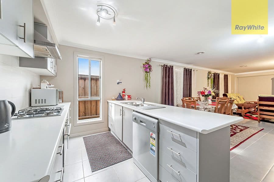 10 Ferdinand Place, Melton West VIC 3337, Melton West - Thumbnail 6
