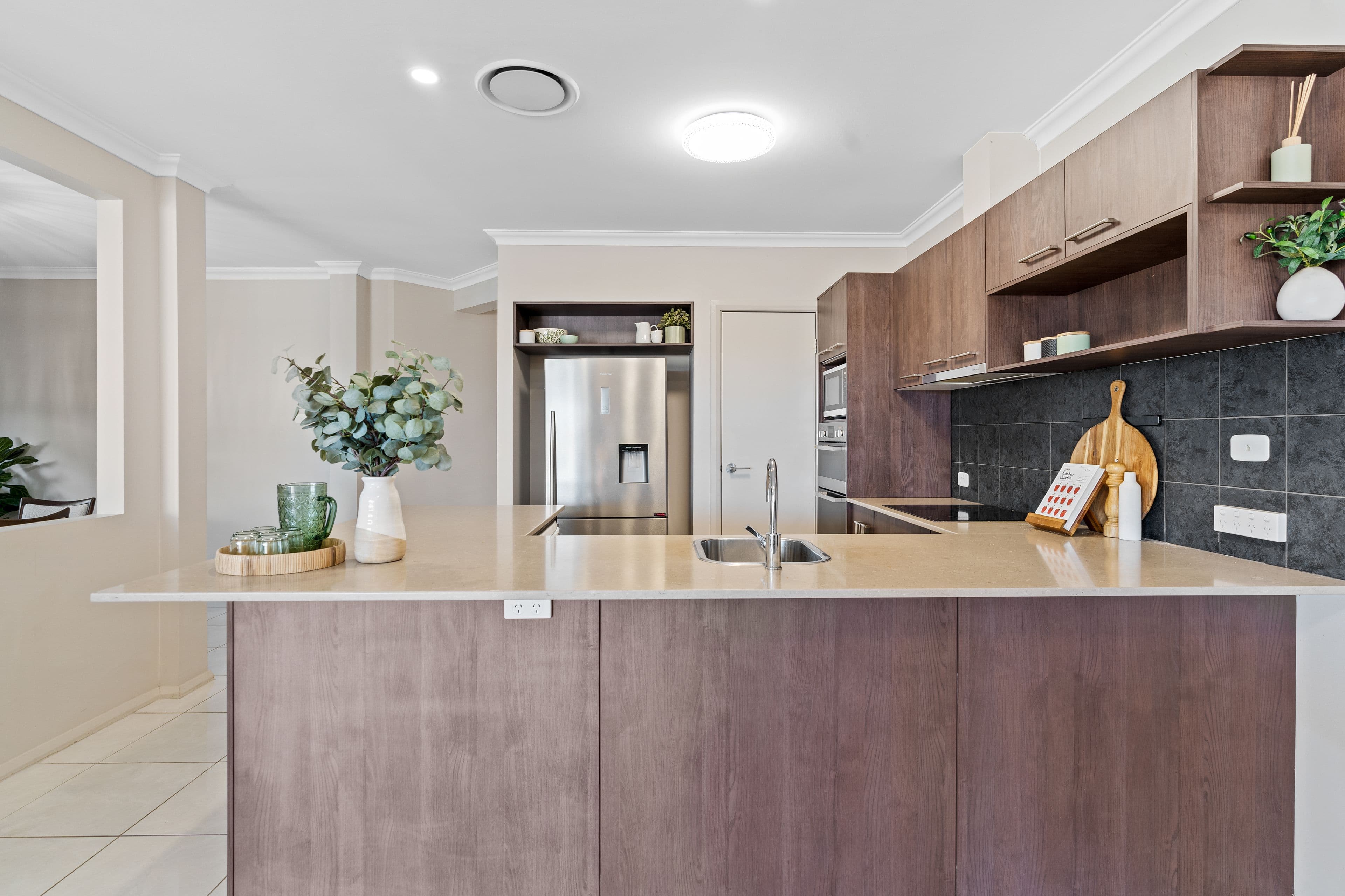 8 Fairbank Drive, GLEDSWOOD HILLS NSW 2557, Gledswood Hills - Thumbnail 4