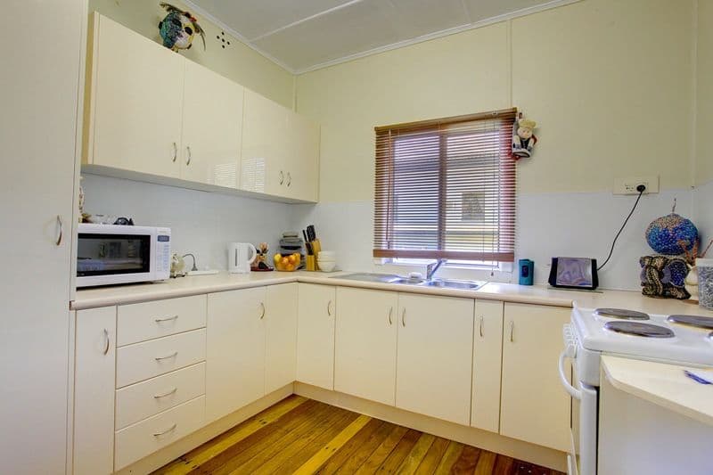 29 Howlett Street, CURRAJONG QLD 4812, Currajong - Thumbnail 2
