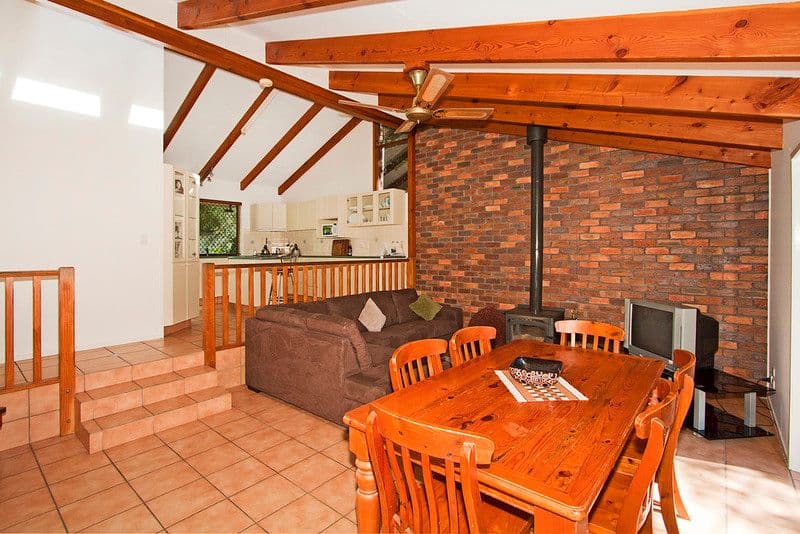 15 Kimmuli Drive, ELANORA QLD 4221, Elanora - Thumbnail 8