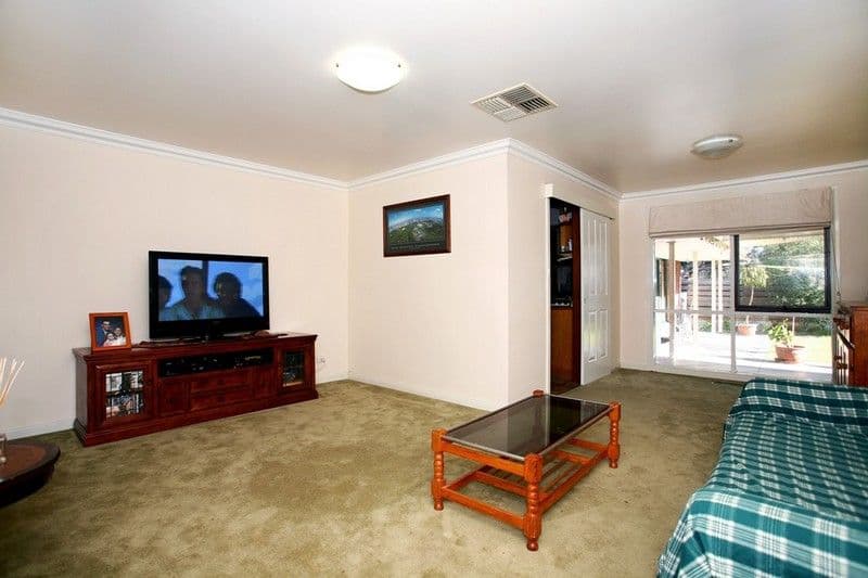 44 JENNIFER Crescent, BAYSWATER NORTH VIC 3153, Bayswater North - Thumbnail 2