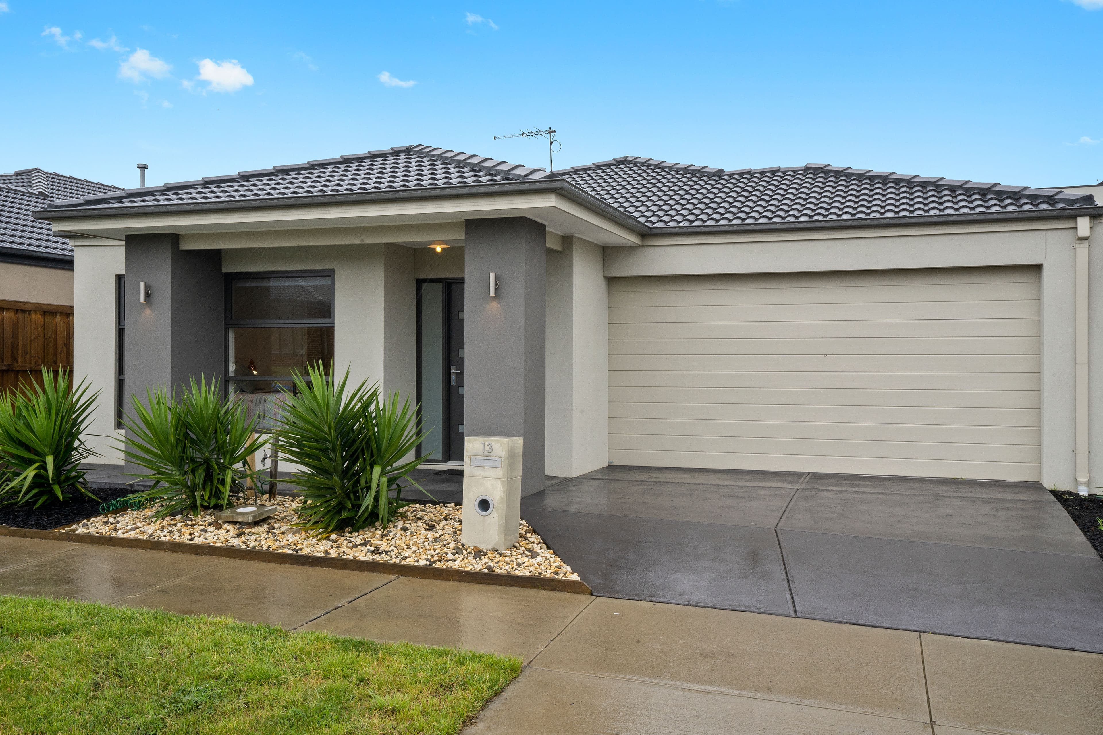 13 Landsdowne, Clyde North VIC 3978, Clyde North - Image 1